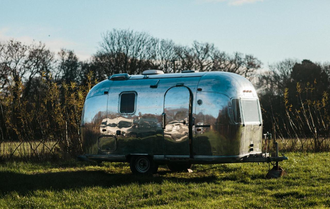 Silver Airstream Glamping & Rental Chichester Buitenkant foto