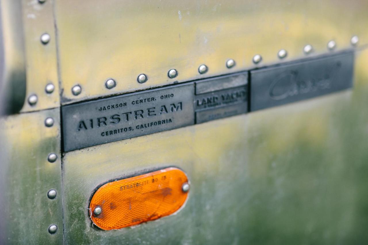Silver Airstream Glamping & Rental Chichester Buitenkant foto