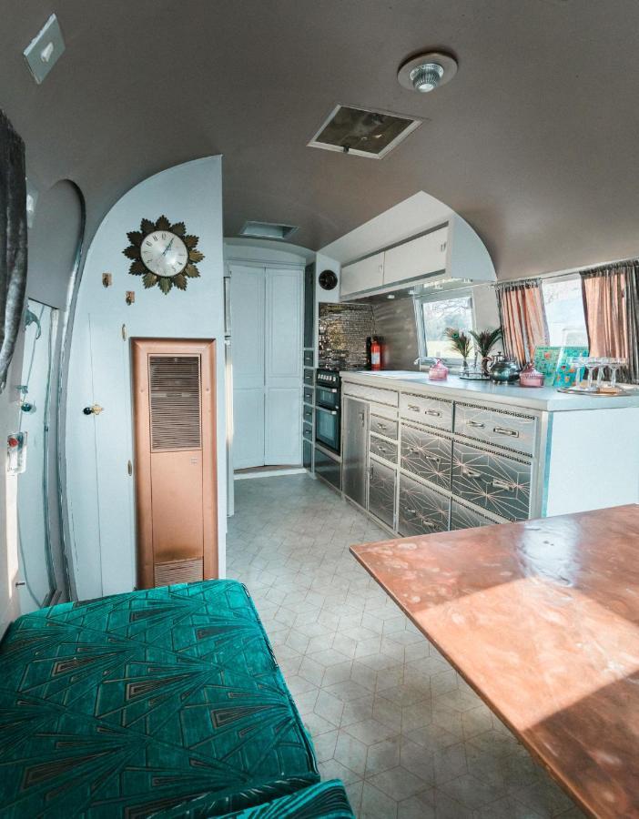 Silver Airstream Glamping & Rental Chichester Buitenkant foto