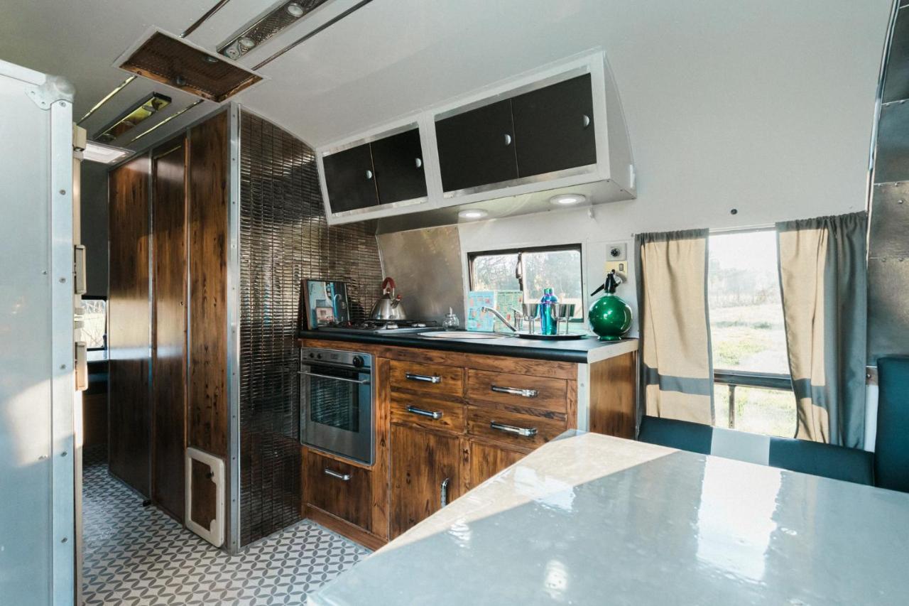 Silver Airstream Glamping & Rental Chichester Buitenkant foto