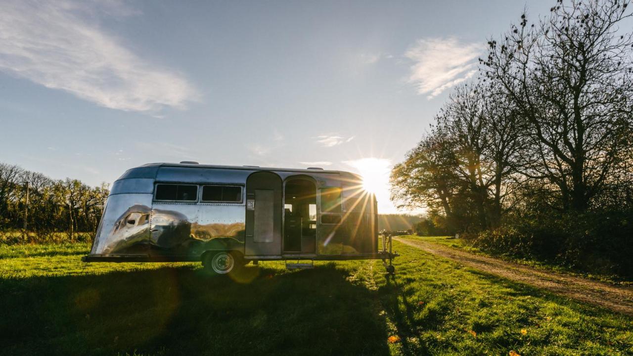 Silver Airstream Glamping & Rental Chichester Buitenkant foto