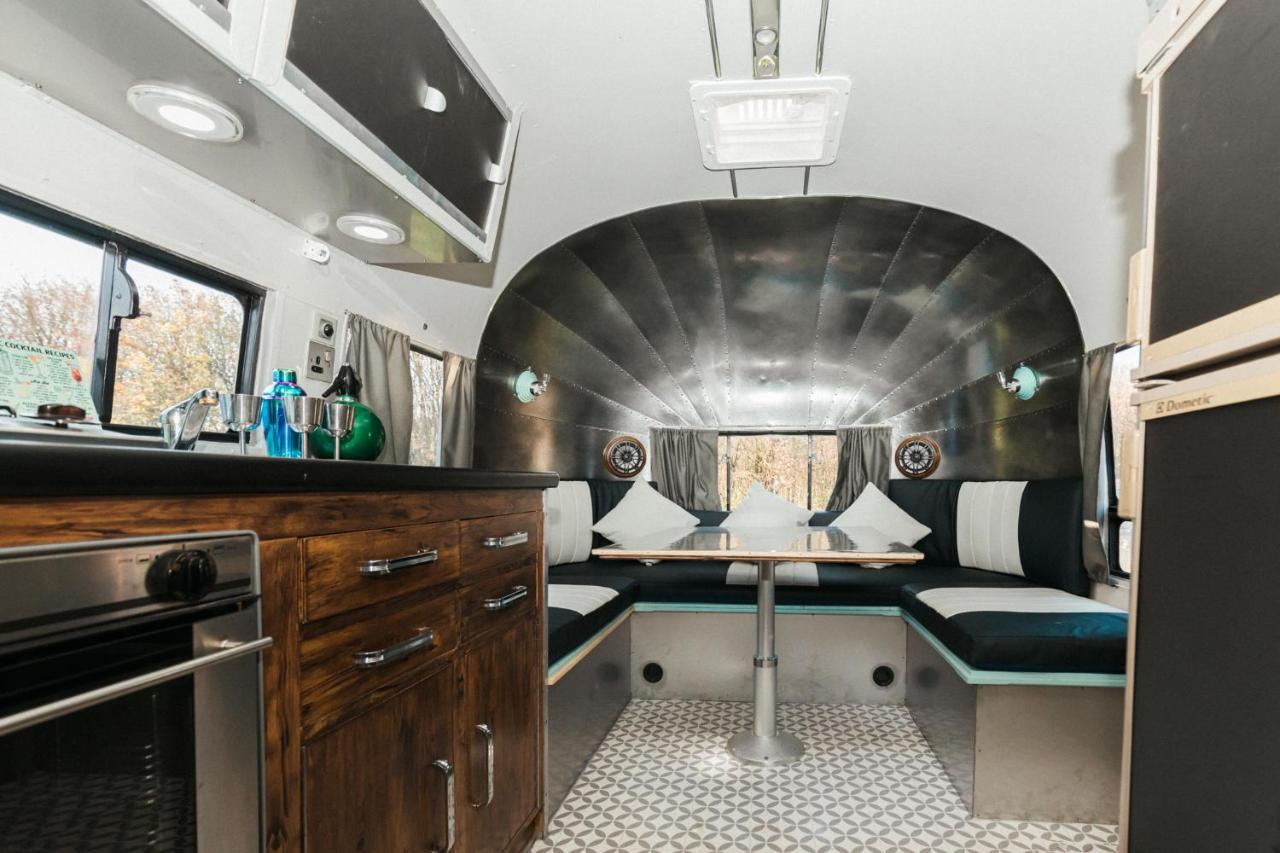 Silver Airstream Glamping & Rental Chichester Buitenkant foto