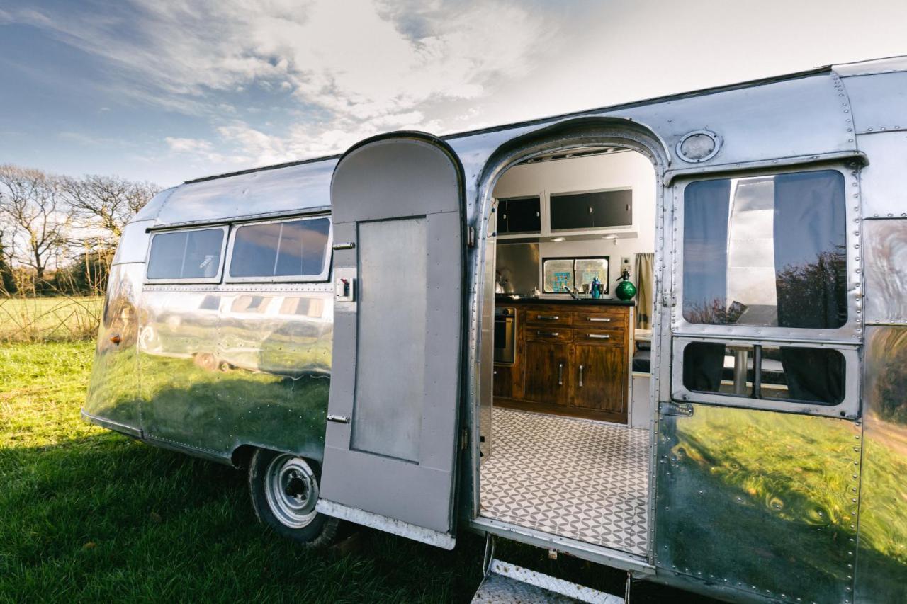 Silver Airstream Glamping & Rental Chichester Buitenkant foto