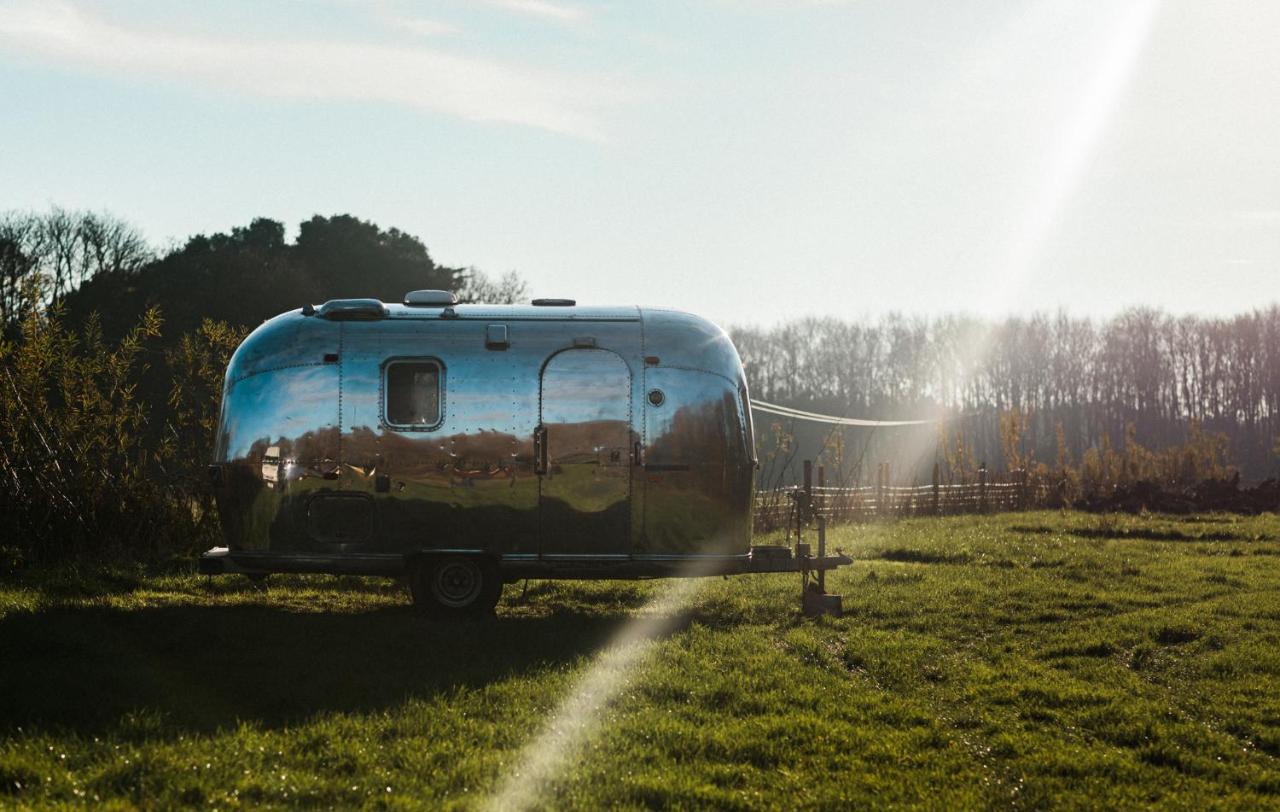 Silver Airstream Glamping & Rental Chichester Buitenkant foto