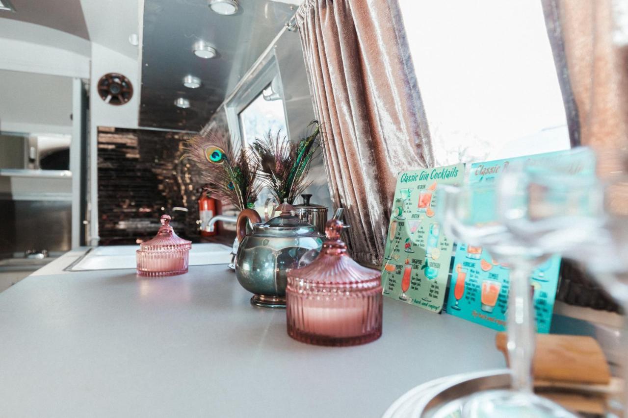 Silver Airstream Glamping & Rental Chichester Buitenkant foto
