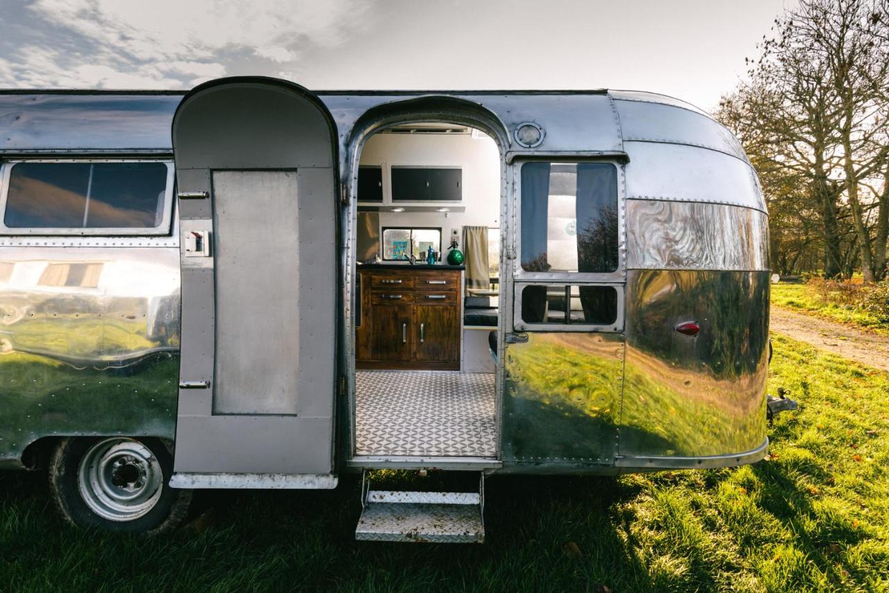 Silver Airstream Glamping & Rental Chichester Buitenkant foto