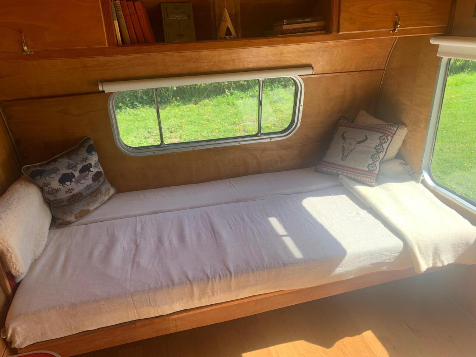 Silver Airstream Glamping & Rental Chichester Buitenkant foto