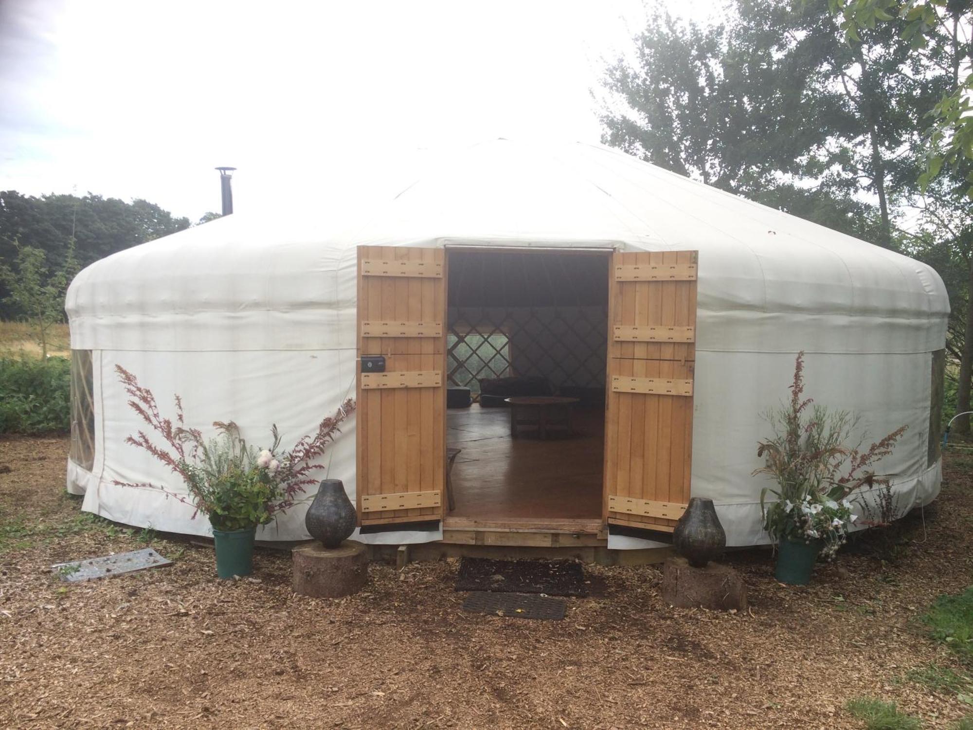Silver Airstream Glamping & Rental Chichester Buitenkant foto
