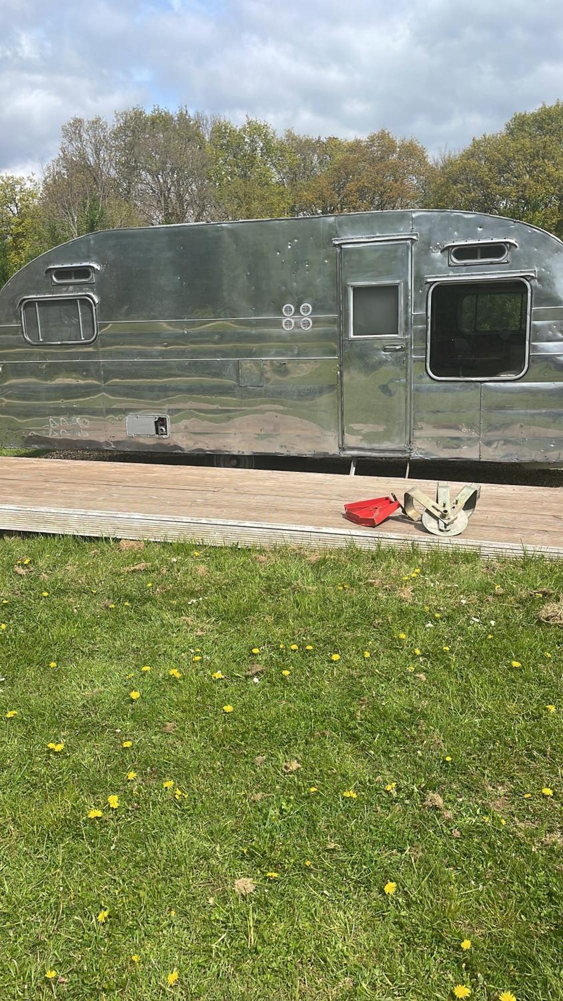Silver Airstream Glamping & Rental Chichester Buitenkant foto